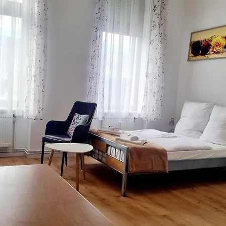 Fine For Couples Neukoelln Apartment